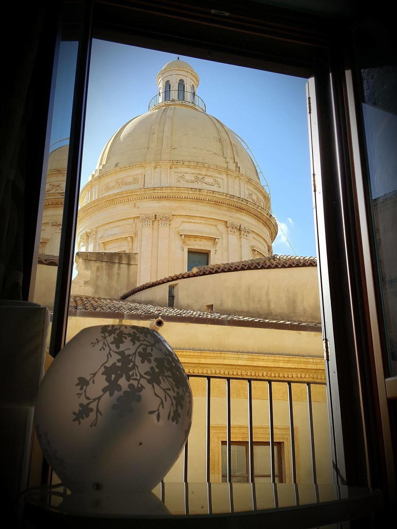 Affittacamere Conte Di Cavour Noto Esterno foto